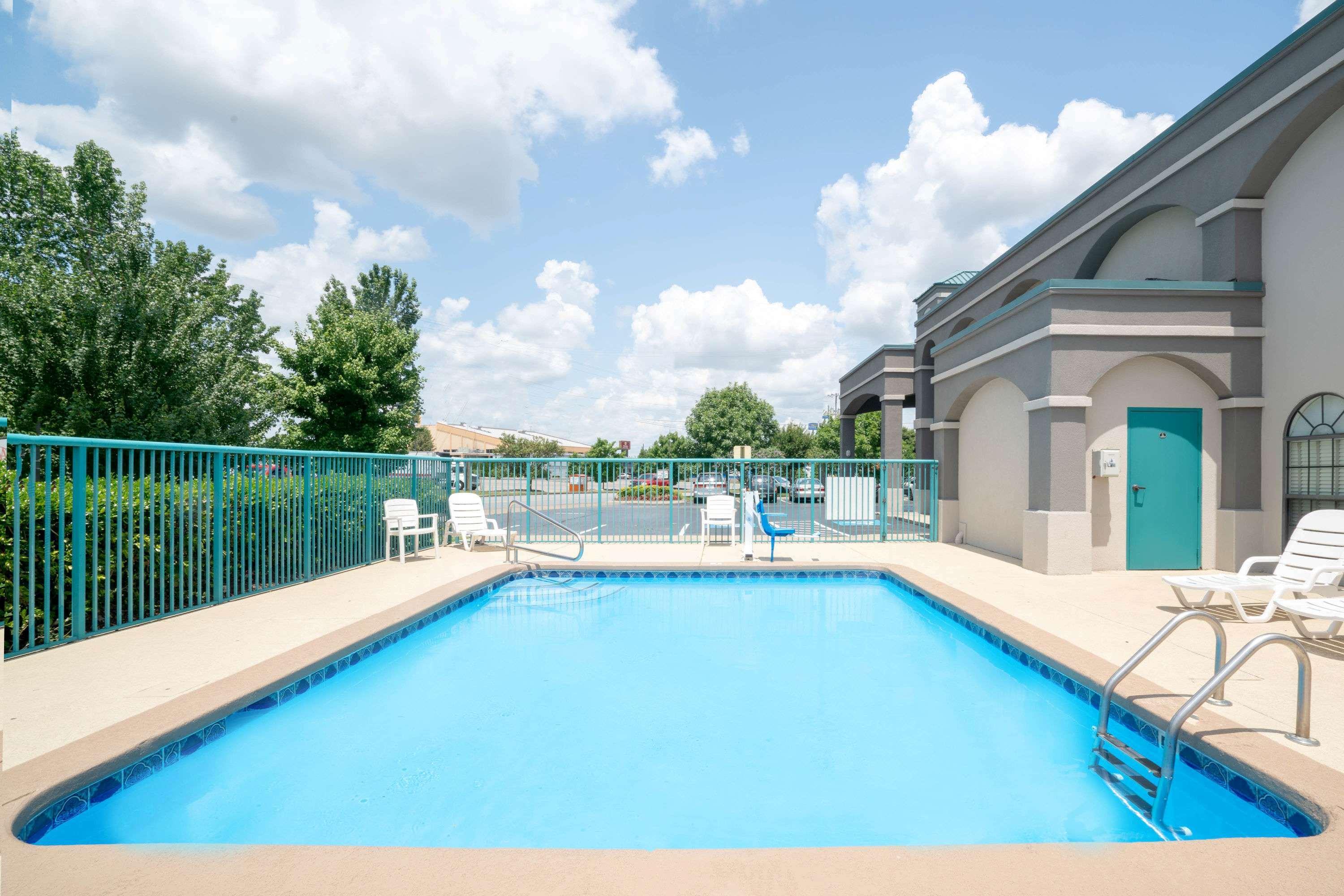 Super 8 By Wyndham Murfreesboro Eksteriør billede