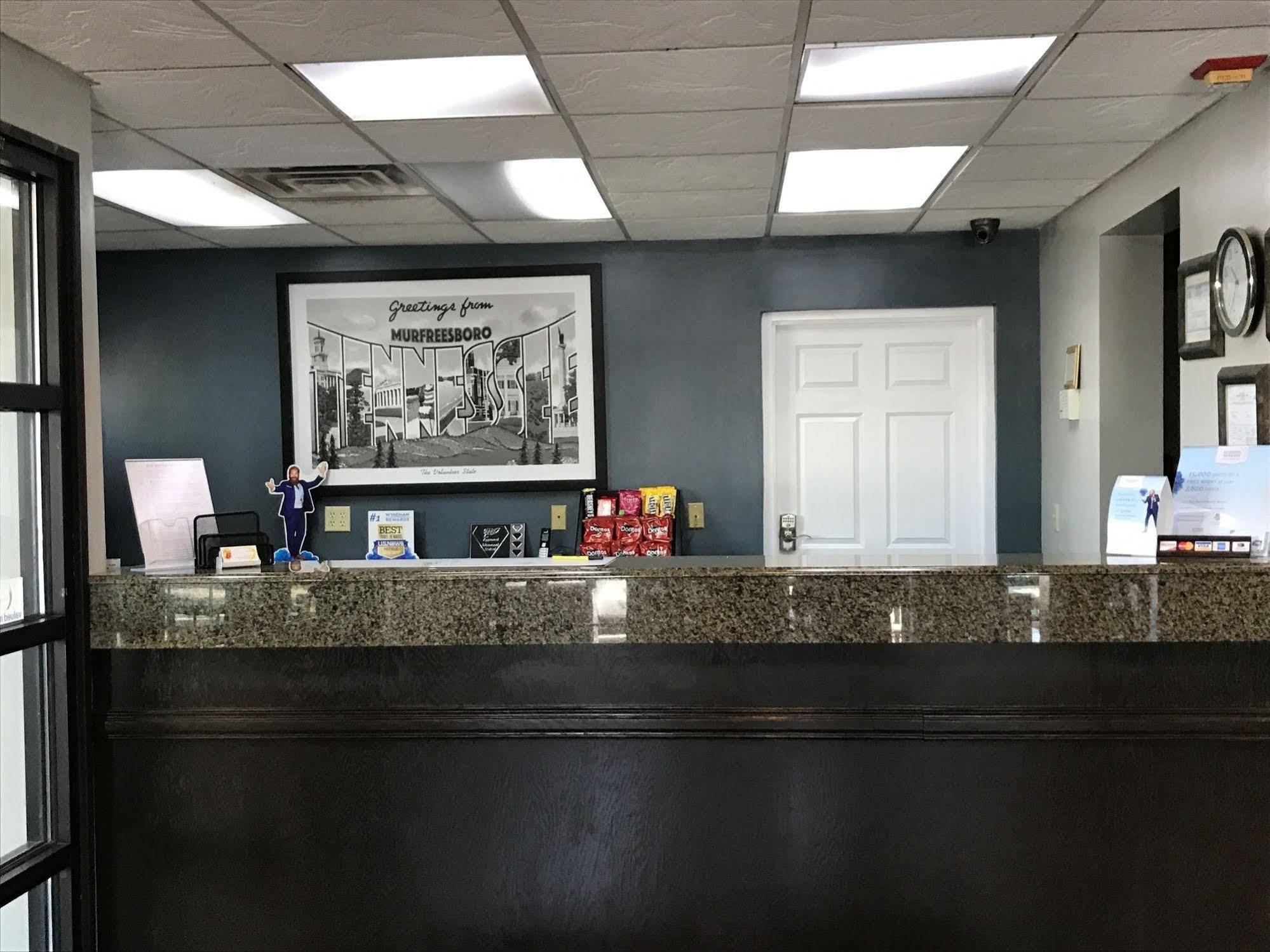Super 8 By Wyndham Murfreesboro Eksteriør billede